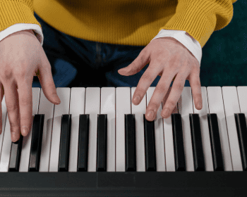 picture of hands on a piano keyboard