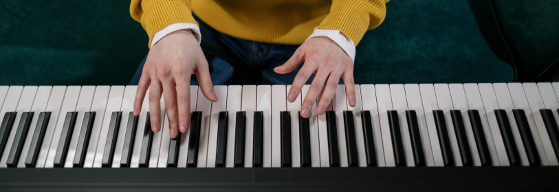 picture of hands on a piano keyboard